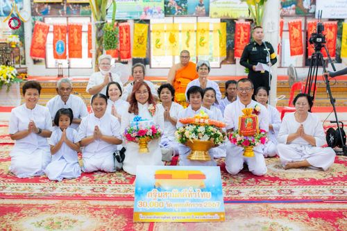 ภาพ No.178326:พิธีทอดกฐิน ณ วัดหัวโพธิ์ ต.หัวโพธิ์ อ.สองพี่น้อง จ.สุพรรณบุรี ในโครงการทอดกฐินสามัคคีทั่วไทย 30,000 วัด บูชาธรรม 80 ปี หลวงพ่อธัมมชโย โดยคณะศิษยานุศิษย์วัดพระธรรมกาย วันที่ 9 พฤศจิกายน พ.ศ. 2567