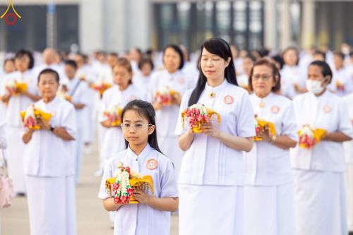 ภาพ No.216903:วันเสาร์ที่ 12 เมษายน พ.ศ. 2568 พิธีเวียนประทักษิณรอบพระมหาธรรมกายเจดีย์  พิธีวันทาเจดีย์ พิธีขอขมาและมอบผ้าไตร ในโครงการอุปสมบทหมู่ บูชาธรรมหลวงพ่อธัมมชโย, โครงการธรรมทายาท ระดับอุดมศึกษา รุ่นที่ 52 ,  โครงการบวชพระนานาชาติ AEC & WAB CEO รุ่นที่ 4 , ณ ว