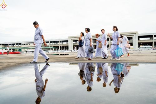 ภาพ No.240351:วันพุธที่ 27 สิงหาคม พ.ศ. 2568 พิธีตักบาตร ในวันธรรมชัย ณ วัดพระธรรมกาย จ.ปทุมธานี