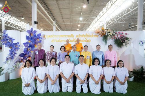 ภาพ No.195998:ผู้ว่าปทุมฯ เปิดงานวันครู ครั้งที่ 69 พ.ศ. 2568 จังหวัดปทุมธานี “เรียนดี มีความสุข : ครูไทยร่วมใจปฏิวัติการศึกษา เด็กฉลาดคิด ฉลาดทำ” ณ วัดพระธรรมกาย - รวมใจระลึกถึงพระคุณบูรพาจารย์ ยกย่องเชิดชูเกียรติผู้ประกอบวิชาชีพทางการศึกษาที่ประกอบคุณงามความดี 