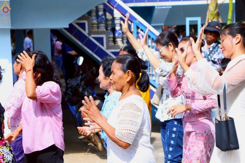 ภาพ No.254011:วันที่ 12 ตุลาคม พ.ศ. 2568 พิธีทอดกฐินสามัคคีทั่วไทย 30,000 วัด โดยคณะศิษยานุศิษย์ บูชาธรรม 81 ปี หลวงพ่อธัมมชโย ณ วัดคลองเกษม(หลวงพ่อลา) อ.หันคา จ.ชัยนาท