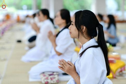 ภาพ No.165731:พิธีถวายภัตตาหารเมนูสวรรค์ วันที่ 26 ตุลาคม พ.ศ. 2567 ณ หอฉันคุณยายอาจารย์ฯ วัดพระธรรมกาย