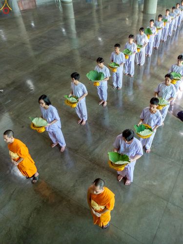 ภาพ No.228576:วันอังคารที่ 10 มิถุนายน พ.ศ. 2568 (วันพระ ขึ้น 15 ค่ำ เดือน 7) พิธีบุพเปตพลี ครั้งที่ 165 อุทิศบุญแด่หมู่ญาติที่ล่วงลับไปแล้ว และสืบทอดอายุพระพุทธศาสนา ณ หอฉันคุณยายอาจารย์ฯ วัดพระธรรมกาย