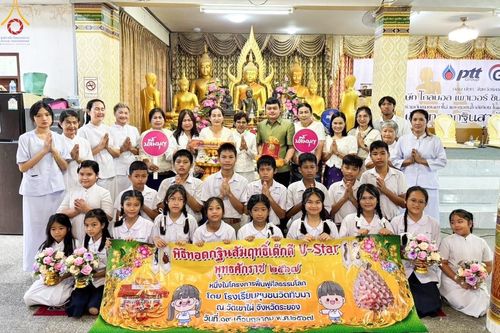 พิธีทอดกฐิน ณ วัดเขาไผ่ จ.ระยอง ในโครงการทอดกฐินสามัคคีทั่วไทย 30,000 วัด บูชาธรรม 80 ปี หลวงพ่อธัมมชโย โดยคณะศิษยานุศิษย์วัดพระธรรมกาย วันที่ 18 ตุลาคม พ.ศ. 2567 กฐินสัมฤทธิ์เด็กดี V-Star โรงเรียนชุมชนวัดทับมา จ.ระยอง