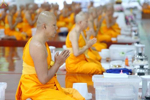 ภาพ No.240030:วันเสาร์ที่ 23 สิงหาคม พ.ศ. 2568 (วันพระ แรม 14 ค่ำ เดือน 9) พิธีบุพเปตพลี ครั้งที่ 169 ร่วมอุทิศบุญแด่หมู่ญาติที่ล่วงลับไปแล้ว และสืบทอดอายุพระพุทธศาสนา ณ หอฉันคุณยายอาจารย์ฯ วัดพระธรรมกาย