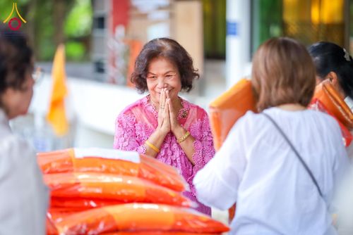 ภาพ No.173940:พิธีทอดกฐิน ณ วัดสุดสวาสดิ์ ต.บ้านคลอง อ.เมือง จ.พิษณุโลก ในโครงการกฐินสามัคคีทั่วไทย 30,000 วัด บูชาธรรม 80 ปี หลวงพ่อธัมมชโย โดยคณะศิษยานุศิษย์วัดพระธรรมกาย วันที่ 9 พฤศจิกายน พ.ศ. 2567