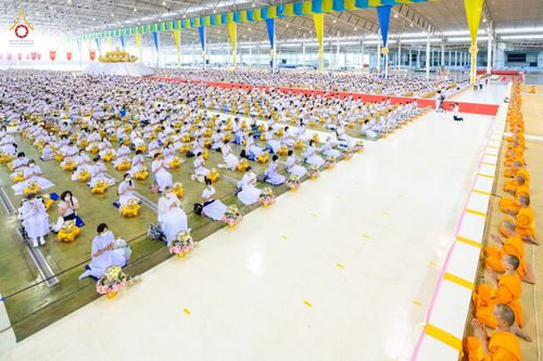 ภาพ No.76592:พิธีถวายโคมมาฆประทีป น้อมถวายเป็นพุทธบูชา แด่คณะพระภิกษุ สามเณร วัดพระธรรมกาย วันที่ 25 กุมภาพันธ์ พ.ศ. 2566