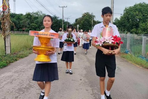 ภาพ No.171631:พิธีทอดกฐิน ณ วัดหัวฝาย จ.ลำปาง กฐินสัมฤทธิ์เด็กดี V-Star  โรงเรียนวัดหลวงวิทยา จ.ลำปาง สืบทอดวิถีวัฒนธรรมไทลื้อ ในโครงการทอดกฐินสามัคคีทั่วไทย 30,000 วัด บูชาธรรม 80 ปี หลวงพ่อธัมมชโย โดยคณะศิษยานุศิษย์วัดพระธรรมกาย วันที่ 20 ตุลาคม พ.ศ.2567