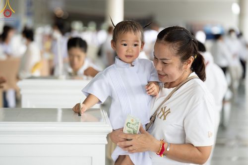 ภาพ No.58567:พิธีบุพเปตพลี ครั้งที่ 149 ร่วมอุทิศบุญแด่หมู่ญาติที่ล่วงลับไปแล้ว และสืบทอดอายุพระพุทธศาสนา วันอังคารที่ 23 เมษายน พ.ศ. 2567 (วันพระ ขึ้น 15 ค่ำ เดือน 5) ณ หอฉันคุณยายอาจารย์ฯ วัดพระธรรมกาย