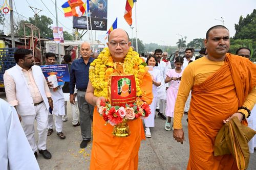 ภาพ No.263460:วันที่ 18 ตุลาคม พ.ศ. 2568 พิธีแห่กฐิน และกฐินสมทบหลวงพ่อ ธัมมชโย  ถวายแด่ วัดพุทธภูมิ เมืองโภปาล รัฐมัธยประเทศ ประเทศอินเดีย 