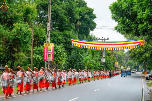 ภาพ No.140886:PhotoStory มหาศรัทธา ธรรมยาตราศรีลังกา EP.5 โครงการสยาม-ลังกา ธรรมยาตรา ฉลองเทศกาลวิสาขบูชาแห่งชาติ ศรีลังกา บูชาธรรม 80 ปีหลวงพ่อธัมมชโย เส้นทางจาก เมืองดัมบูลลา ไปยัง เมืองมาตะเล ตั้งแต่วันที่ 17-20 พฤษภาคม พ.ศ.2567