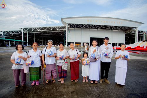 ภาพ No.227822:วันอาทิตย์ที่ 1 มิถุนายน พ.ศ. 2568 พิธีตักบาตร , พิธีบูชาข้าวพระ ณ วัดพระธรรมกาย จ.ปทุมธานี