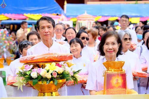 ภาพ No.251327:วันที่ 8 ตุลาคม พ.ศ. 2568 พิธีทอดกฐินสามัคคีทั่วไทย 30,000 วัด โดยคณะศิษยานุศิษย์ บูชาธรรม 81 ปี หลวงพ่อธัมมชโย ณ วัดทองบน กรุงเทพฯ