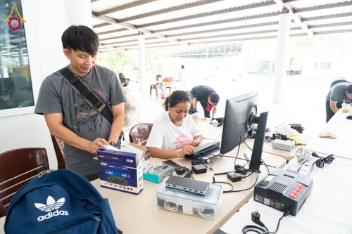 ภาพ No.212383:วันเสาร์ที่ 22 มีนาคม พ.ศ. 2568 พิธีถวายสังฆทานแด่คณะสงฆ์ 323 วัด ปีที่ 21 ครั้งที่ 175 พิธีมอบกองทุนหนุนแรงใจช่วยครูใต้ ปีที่ 18 ครั้งที่ 139 และพิธีทำบุญอุทิศส่วนกุศลให้ผู้วายชนม์ ณ ศูนย์ปฏิบัติธรรมภาคใต้ อำเภอบางกล่ำ จังหวัดสงขลา