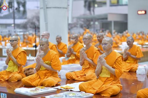 ภาพ No.208317:พิธีสวดพระพุทธมนต์ และถวายภัตตาหารเมนูสวรรค์แด่พระภิกษุ สามเณร วันที่ 15 กุมภาพันธ์ พ.ศ. 2568 ณ หอฉันคุณยายอาจารย์ฯ วัดพระธรรมกาย