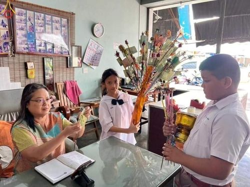 ภาพ No.182164:พิธีทอดกฐิน ณ วัดบ้านใหม่สิริวัฒนาราม จ.ชัยนาท ในโครงการทอดกฐินสามัคคีทั่วไทย 30,000 วัด บูชาธรรม 80 ปี หลวงพ่อธัมมชโย โดยคณะศิษยานุศิษย์วัดพระธรรมกาย วันที่ 27 ตุลาคม พ.ศ. 2567 กฐินสัมฤทธิ์เด็กดี V-Star โรงเรียนวัดบ้านใหม่ จ.ชัยนาท