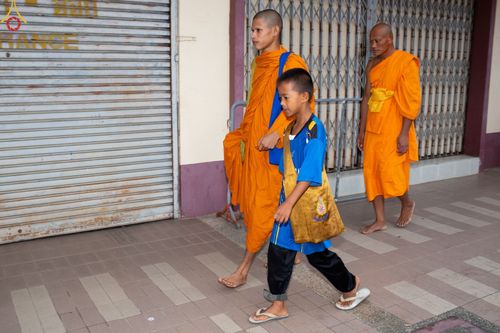 ภาพ No.85850:ตักบาตรพระนานาชาติ 10,000 รูป ใจกลางนครหาดใหญ่ จ.สงขลา วันอาทิตย์ที่ 20 สิงหาคม พ.ศ. 2566