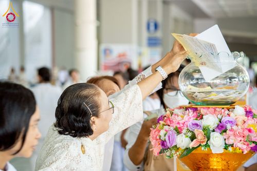 ภาพ No.253485:วันอังคารที่ 7 ตุลาคม พ.ศ.2568 (วันพระ ขึ้น 15 ค่ำ เดือน 11) พิธีบุพเปตพลี ครั้งที่ 171 ร่วมอุทิศบุญแด่หมู่ญาติที่ล่วงลับไปแล้ว และสืบทอดอายุพระพุทธศาสนา ณ หอฉันคุณยายอาจารย์ฯ วัดพระธรรมกาย