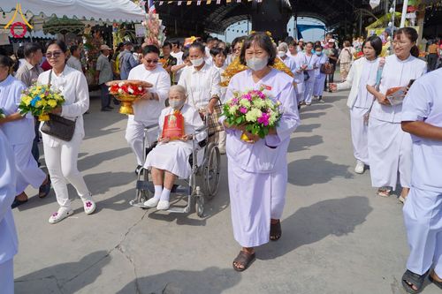 ภาพ No.170506:พิธีทอดกฐิน ณ วัดทองประดิษฐ์ จ.สุพรรณบุรี ในโครงการกฐินสามัคคีทั่วไทย 30,000 วัด บูชาธรรม 80 ปี หลวงพ่อธัมมชโย โดยคณะศิษยานุศิษย์วัดพระธรรมกาย วันที่ 27 ตุลาคม พ.ศ. 2567