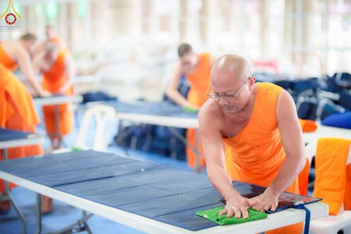 ภาพ No.218219:วันที่ 12-18 เมษายน พ.ศ. 2568 พระภิกษุและเจ้าหน้าที่อาสาสมัคร เตรียมพื้นที่ต้อนรับพักค้างพระสังฆาธิการ เนื่องในงานวันคุ้มครองโลก 22 เมษายน พ.ศ. 2568