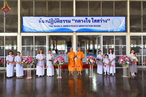 ภาพ No.238049:วันอังคารที่ 12 สิงหาคม พ.ศ. 2568 กิจกรรมวันแม่แห่งชาติ พิธีเปิดห้องปฎิบัติธรรม "กลางใส ใจสว่าง" (World Inner Peace Meditation Room) พิธีลูกกราบคุณแม่-คุณพ่อ พิธีทอดผ้าป่ากองทุนเลี้ยงพระ&กฐิน 30,000 วัด(บูชาธรรมหลวงพ่อ) พิธีไถ่โคท้อง 2 ตัว  ณ วิหารคด 2 ว