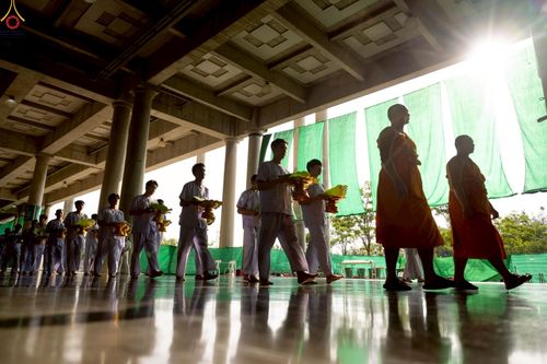 ภาพ No.248552:วันที่ 28 กันยายน พ.ศ. 2568 พิธีตัดปอยผม และปลงผม โครงการอุปสมบทบูชาธรรม 141 ปี พระมงคลเทพมุนี ณ วิหารคด วัดพระธรรมกาย