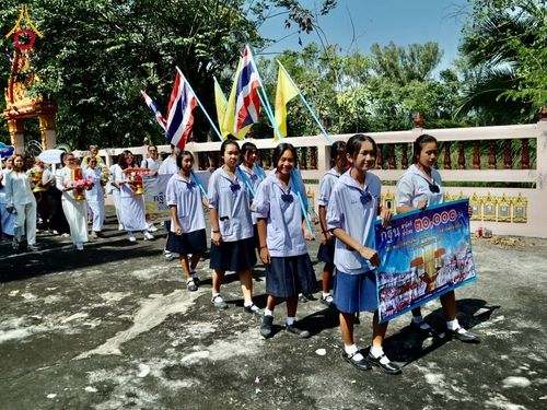 ภาพ No.177107:พิธีทอดกฐิน ณ วัดสะพาน ต.ลำคอหงษ์ อ.โนนสูง จ.นครราชสีมา ในโครงการทอดกฐินสามัคคีทั่วไทย 30,000 วัด บูชาธรรม 80 ปี หลวงพ่อธัมมชโย โดยคณะศิษยานุศิษย์วัดพระธรรมกาย วันที่ 9 พฤศจิกายน พ.ศ. 2567