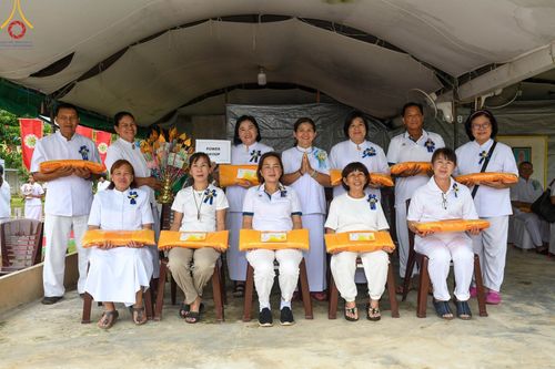 ภาพ No.100495:พิธีทอดกฐินสามัคคี สร้างหอฉันคุณยายอาจารย์ มหารัตนอุบาสิกา จันทร์ ขนนกยูง ณ ศูนย์ปฏิบัติธรรมนานาชาติสะเดา จ.สงขลา วันที่ 25 พฤศจิกายน พ.ศ. 2566