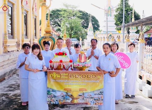 พิธีทอดกฐิน ณ วัดนิยมยาตรา อ.บางบ่อ จ.สมุทรปราการ ในโครงการกฐินสามัคคีทั่วไทย 30,000 วัด บูชาธรรม 80 ปี หลวงพ่อธัมมชโย โดยคณะศิษยานุศิษย์วัดพระธรรมกาย วันที่ 20 ตุลาคม พ.ศ. 2567