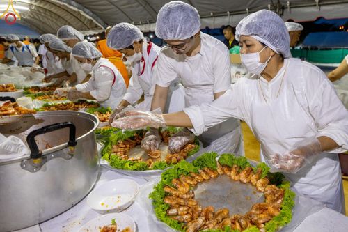 ภาพ No.127786:พิธีถวายภัตตาหารเป็นสังฆทาน แด่คณะพระธรรมยาตราฯ ในโครงการธรรมยาตราอัญเชิญพระบรมสารีริกธาตุ ประดิษฐาน ณ มหารัตนเจดีย์สิริปทุมสวรรค์ อ.บางกล่ำ จ.สงขลา วันที่ 9 มีนาคม พ.ศ. 2567