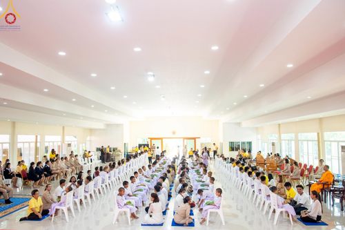 ภาพ No.59073:พิธีปลงผมและแห่นาคธรรมทายาท ในโครงการบรรพชาสามเณร ภาคฤดูร้อน เฉลิมพระเกียรติพระบาทสมเด็จพระเจ้าอยู่หัว เนื่องในโอกาส  พระราชพิธีมหามงคลเฉลิมพระชนมพรรษา 6 รอบ  ปลงผมนาคในวันที่ 21 เมษายน พ.ศ 2567 ณ วัดกลางธนรินทร์ (ธรรมอุทยานบ้านแป้ง)