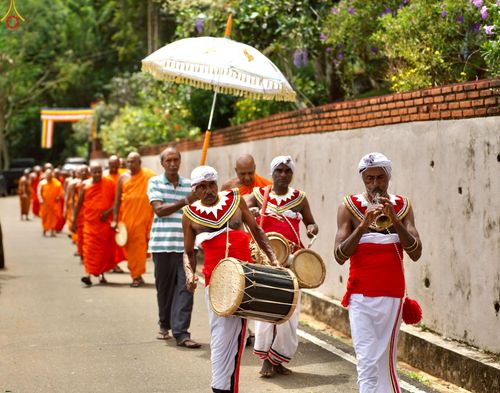 ภาพ No.264880:วันที่ 19 ตุลาคม พ.ศ. 2568 กฐินสมทบต่างประเทศ บูชาธรรม 81 ปี  หลวงพ่อธัมมชโย วัดพระธรรมกาย  ณ วัดอนุรุทธะ อารานะ ประเทศศรีลังกา 