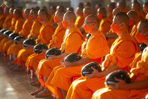 ภาพ No.86791:พิธีตักบาตร , พิธีบูชาข้าวพระ , พิธีจุดเทียนใจ ไฟนิรันดร์ อนันตชัย ในวันอาทิตย์ต้นเดือน 3 กันยายน พ.ศ. 2566 ณ วัดพระธรรมกาย