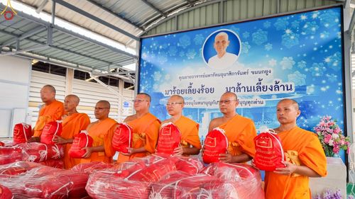 ภาพ No.90802:วัดพระธรรมกาย มูลนิธิธรรมกาย มอบถุงยังชีพและเครื่องอุปโภคบริโภค ช่วยเหลือผู้ประสบความเดือดร้อนจากอุทกภัย ด้วยห่วงใย ใส่ใจ ดูแลกัน ส่งมอบกำลังใจโดย ศูนย์ส่งเสริมศีลธรรมจังหวัดสุโขทัย วันที่ 6 ตุลาคม พ.ศ. 2566