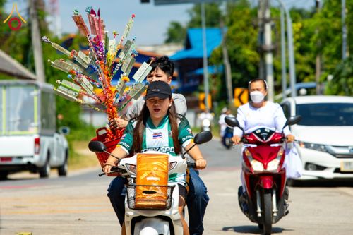 ภาพ No.173350:พิธีทอดกฐิน วัดทาป่าสัก จ.ลำพูน ในโครงการกฐินสามัคคีทั่วไทย 30,000 วัด บูชาธรรม 80 ปี หลวงพ่อธัมมชโย โดยคณะศิษยานุศิษย์วัดพระธรรมกาย วันที่ 3 พฤศจิกายน พ.ศ. 2567