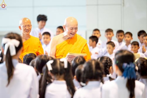 ภาพ No.243560:วันอาทิตย์ที่ 7 กันยายน พ.ศ. 2568 พิธีบูชาครูผู้ค้นพบวิชชาธรรมกาย , พิธีบูชาข้าวพระ ณ สภาธรรมกายสากล วัดพระธรรมกาย