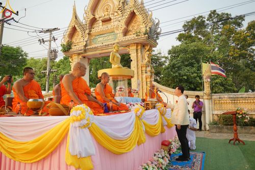 ภาพ No.135347:โครงการตักบาตรข้าวสารอาหารแห้งพระภิกษุสามเณร ๑,๐๐๐ รูป วันอังคารที่ ๙ เมษายน พ.ศ.๒๕๖๗ ณ ถนนหน้าที่ว่าการอำเภอคลองขลุง (เส้นเลียบแม่น้ำปิง) ตำบลคลองขลุง อำเภอคลองขลุง จังหวัดกำแพงเพชร