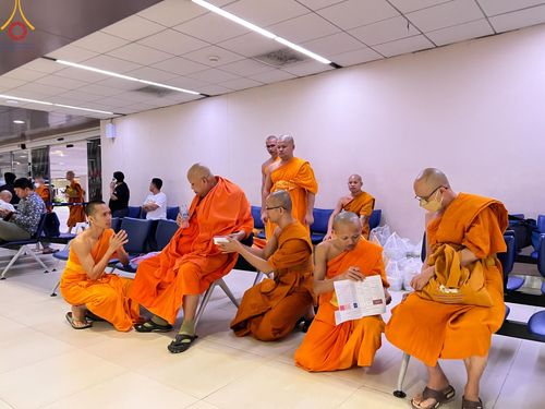 ภาพ No.60269:การต้อนรับพระสังฆาธิการ 10,000 กว่าวัดทั่วประเทศ พิธีมอบปัจจัยช่วยเหลือครู 4 จังหวัดชายแดนภาคใต้ พิธีปฏิบัติธรรม ในวันคุ้มครองโลก วันจันทร์ที่ 22 เมษายน พ.ศ.2567 ณ วัดพระธรรมกาย จ.ปทุมธานี