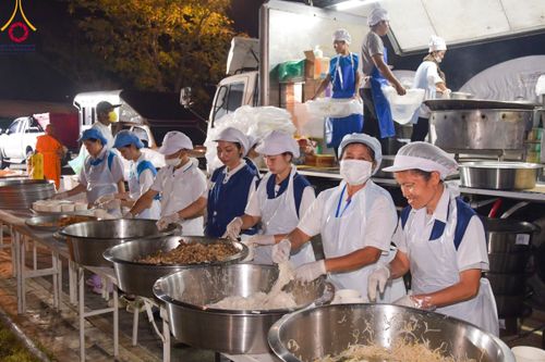 ภาพ No.110957:พิธีถวายภัตตาหารเป็นสังฆทาน แด่คณะพระธรรมยาตราฯ ในโครงการธรรมยาตรา กตัญญูบูชา มหาปูชนียาจารย์ พระมงคลเทพมุนี(สด จนฺทสโร) พระผู้ปราบมาร อนุสรณ์สถาน 7 แห่ง ปีที่ 12 วันที่ 13 มกราคม พ.ศ. 2567 ณ อนุสรณ์สถานมหาวิหารพระมงคลเทพมุนี  (โลตัสแลนด์) อ.สองพี่น้อง จ