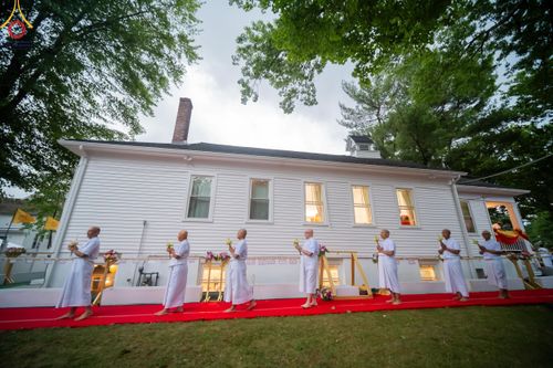 ภาพ No.144960:พิธีบรรพชา และอุปสมบท ธรรมทายาท โดยมี พระเดชพระคุณพระธรรมรัตนาภรณ์ เป็นพระอุปัชฌาย์ ยังความปลื้มปิติใจให้แก่ผู้ปกครอง และคณะญาติมิตร ณ วัดพระธรรมกายนิวเจอร์ซี  ประเทศสหรัฐอเมริกา