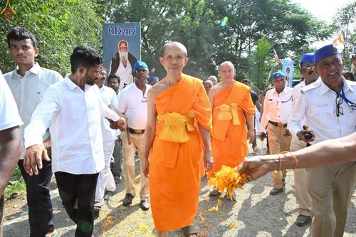 ภาพ No.263317:วันที่ 16 ตุลาคม พ.ศ. 2568 กฐินสมทบหลวงพ่อ ธัมมชโย ถวายแด่ วัดพุทธตรีรัตนะ วิหาร , เมือง ดร อัมเบ็ดการ์ นาการ์ นันเดท  รัฐมหาราษฎร์  ประเทศอินเดีย 