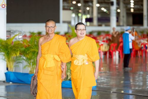 ภาพ No.235886:วันที่ 3 สิงหาคม พ.ศ. 2568 ภาพบรรยากาศ การต้อนรับปฎิสันถาร ของคณะสงฆ์ ในวันสมาธิโลก พิธีถวายมหาสังฆทาน 2,000 กว่าวัด ณ วัดพระธรรมกาย