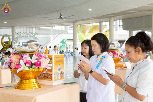 ภาพ No.276411:วันศุกร์ที่ 5 ธันวาคม พ.ศ. 2568 (วันพระ ขึ้น 15 ค่ำ เดือน 1) พิธีบุพเปตพลี ครั้งที่ 175 ร่วมอุทิศบุญแด่หมู่ญาติที่ล่วงลับไปแล้ว และสืบทอดอายุพระพุทธศาสนา ณ หอฉันคุณยายอาจารย์ฯ วัดพระธรรมกาย