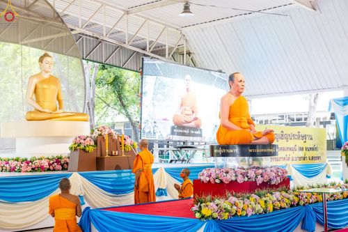 ภาพ No.84961:พิธีเจริญพระพุทธมนต์และพิธีสักการะ รูปเหมือนพระมงคลเทพมุนี (สด จนฺทสโร) ในวันที่ 5 สิงหาคม พ.ศ. 2566 ณ วัดพระธรรมกาย จ.ปทุมธานี เพื่ออัญเชิญประดิษฐาน  ณ วิหารพระมงคลเทพุนี (สด จนฺทสโร) ศูนย์ปฏิบัติธรรมภาคใต้ อ.บางกล่ำ จ.สงขลา