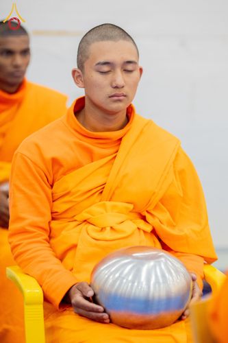 ภาพ No.210148:วันพฤหัสบดีที่ 6 มีนาคม พ.ศ. 2568 ตักบาตรฉลองสามเณรใหม่ โครงการบรรพชาสามเณรท้องถิ่นชาวเนปาล 500 รูป ณ ลุมพินี ประเทศเนปาล