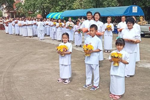 ภาพ No.183132:พิธีทอดกฐิน ณ วัดบ้านปราสาท จ.บุรีรัมย์ ในโครงการทอดกฐินสามัคคีทั่วไทย 30,000 วัด บูชาธรรม 80 ปี หลวงพ่อธัมมชโย โดยคณะศิษยานุศิษย์วัดพระธรรมกาย วันที่ 20 ตุลาคม พ.ศ. 2567