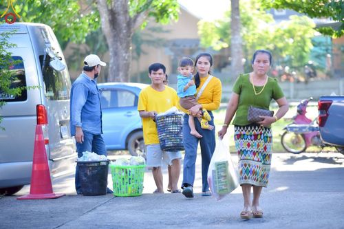 ภาพ No.217512:วันอาทิตย์ที่ 13 เมษายน พ.ศ. 2568 พิธีตักบาตรฉลองสามเณรใหม่ ศูนย์ปฏิบัติธรรมเขาคิชฌกูฏ โครงการบรรพชาสามเณรภาคฤดูร้อน