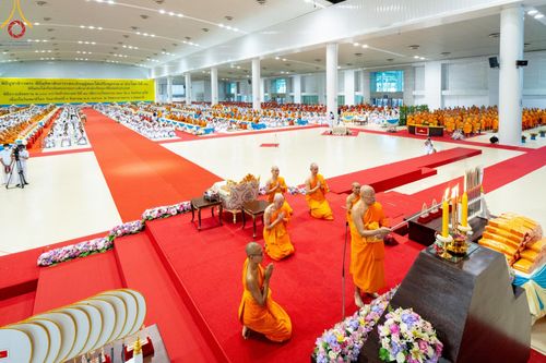 ภาพ No.147005:พิธีมุทิตาสักการะพระภิกษุ ผู้สอบได้เปรียญธรรม 9 ประโยคระดับโลกปีที่ 36, พิธีมอบโล่เกียรติยศและทุนการศึกษา สำนักเรียนบาลีดีเด่นทั่วประเทศ, พิธีถวายมหาสังฆทานคณะสงฆ์ 2,000 กว่าวัด ทั่วประเทศ ปีที่ 24, พิธีถวายไทยธรรมคณะสงฆ์ 323 วัด 4 จังหวัดชายแดนภาคใต้