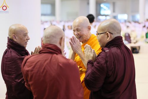 ภาพ No.124592:พิธีมอบโล่วัชรเกียรติยศ โครงการตอบปัญหาศีลธรรมเพื่อสันติภาพโลก (World-PEC) ต่างประเทศ ครั้งที่ 17 ณ ห้องแก้วสารพัดนึก 1 วัดพระธรรมกาย ในวันมาฆบูชา เสาร์ที่ 24 กุมภาพันธ์ พ.ศ. 2567