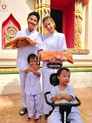 ภาพ No.170569:พิธีทอดกฐิน ณ วัดสำพะเนียง อ.บ้านแพรก จ.พระนครศรีอยุธยา ในโครงการกฐินสามัคคีทั่วไทย 30,000 วัด บูชาธรรม 80 ปี หลวงพ่อธัมมชโย โดยคณะศิษยานุศิษย์วัดพระธรรมกาย วันที่ 27 ตุลาคม พ.ศ. 2567